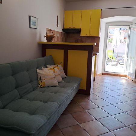 Appartement Greta à Vrbnik Extérieur photo