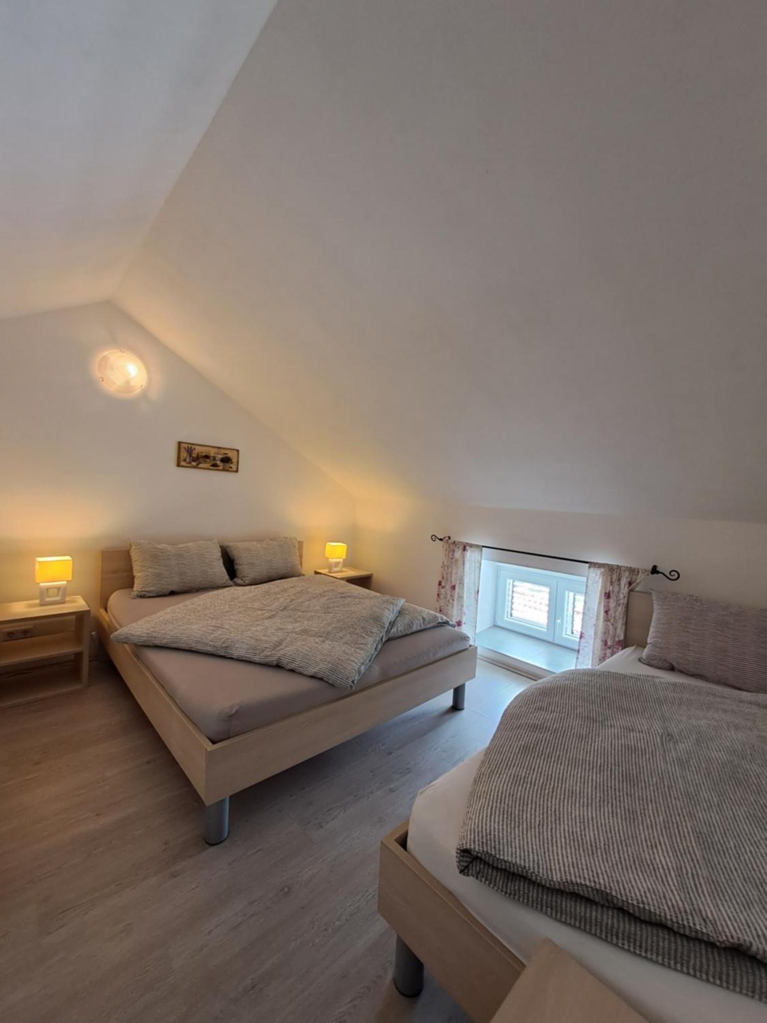 Appartement Greta à Vrbnik Extérieur photo