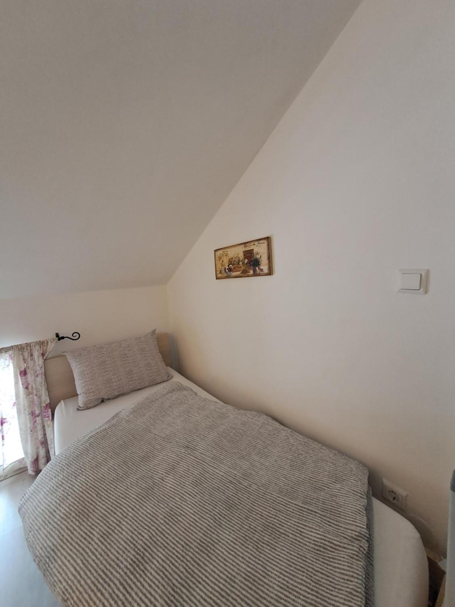 Appartement Greta à Vrbnik Extérieur photo