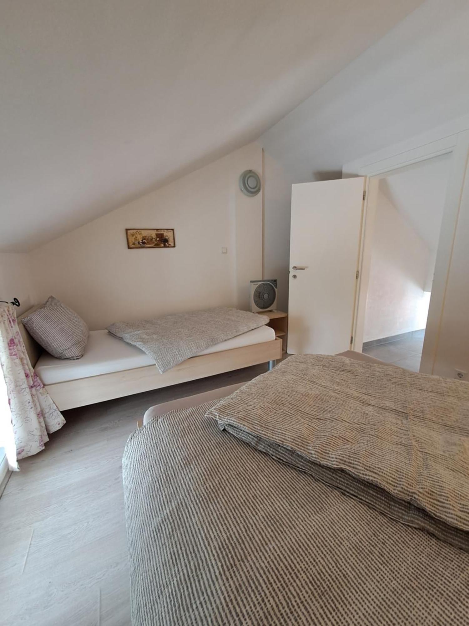 Appartement Greta à Vrbnik Extérieur photo