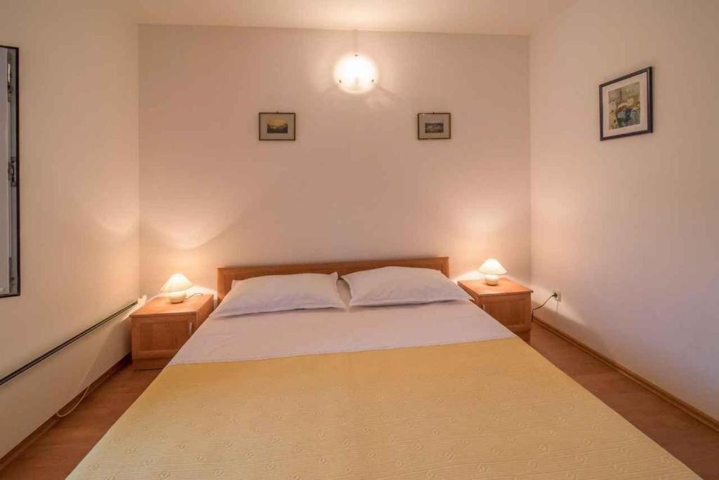 Appartement Greta à Vrbnik Extérieur photo