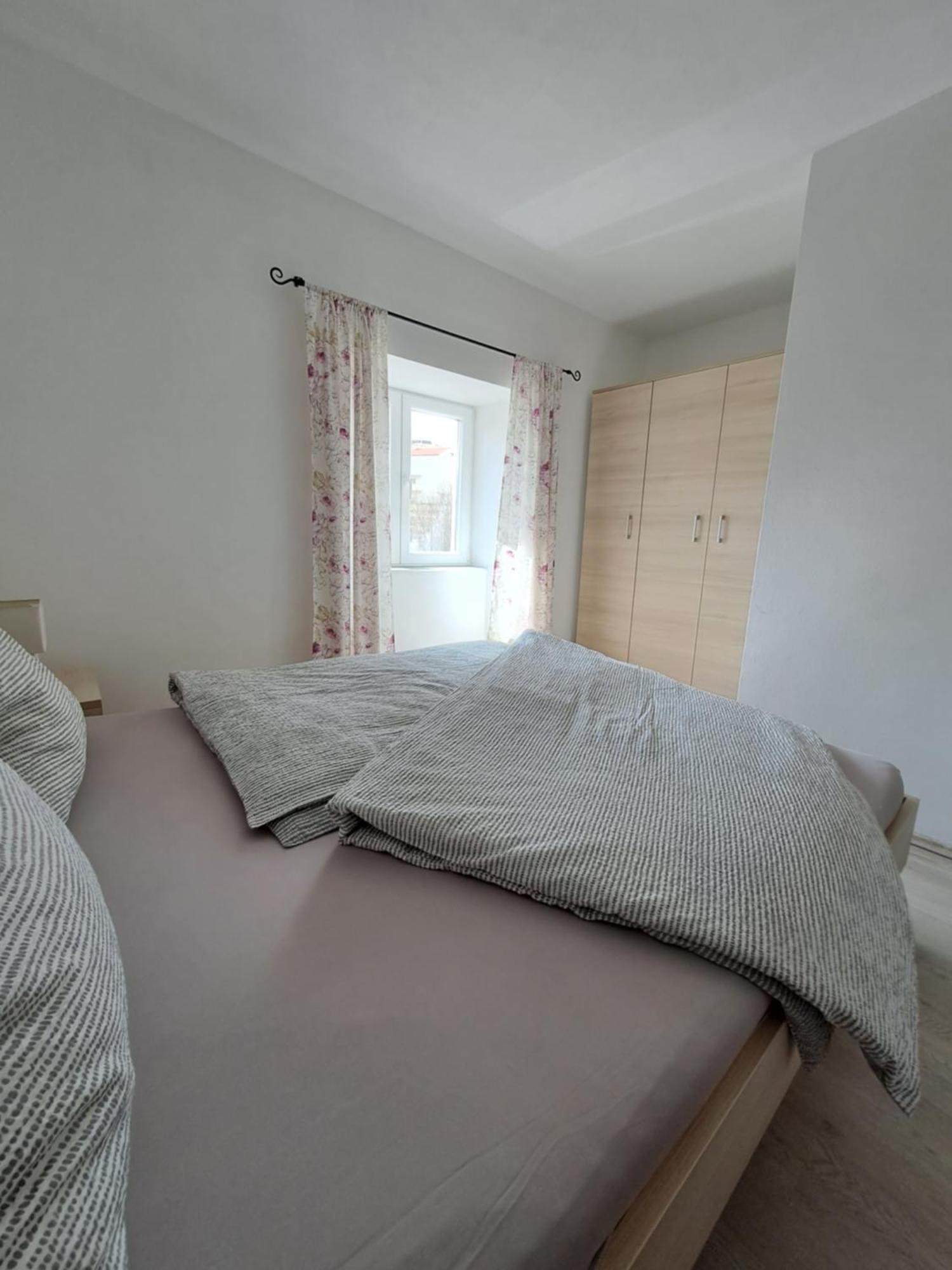 Appartement Greta à Vrbnik Extérieur photo