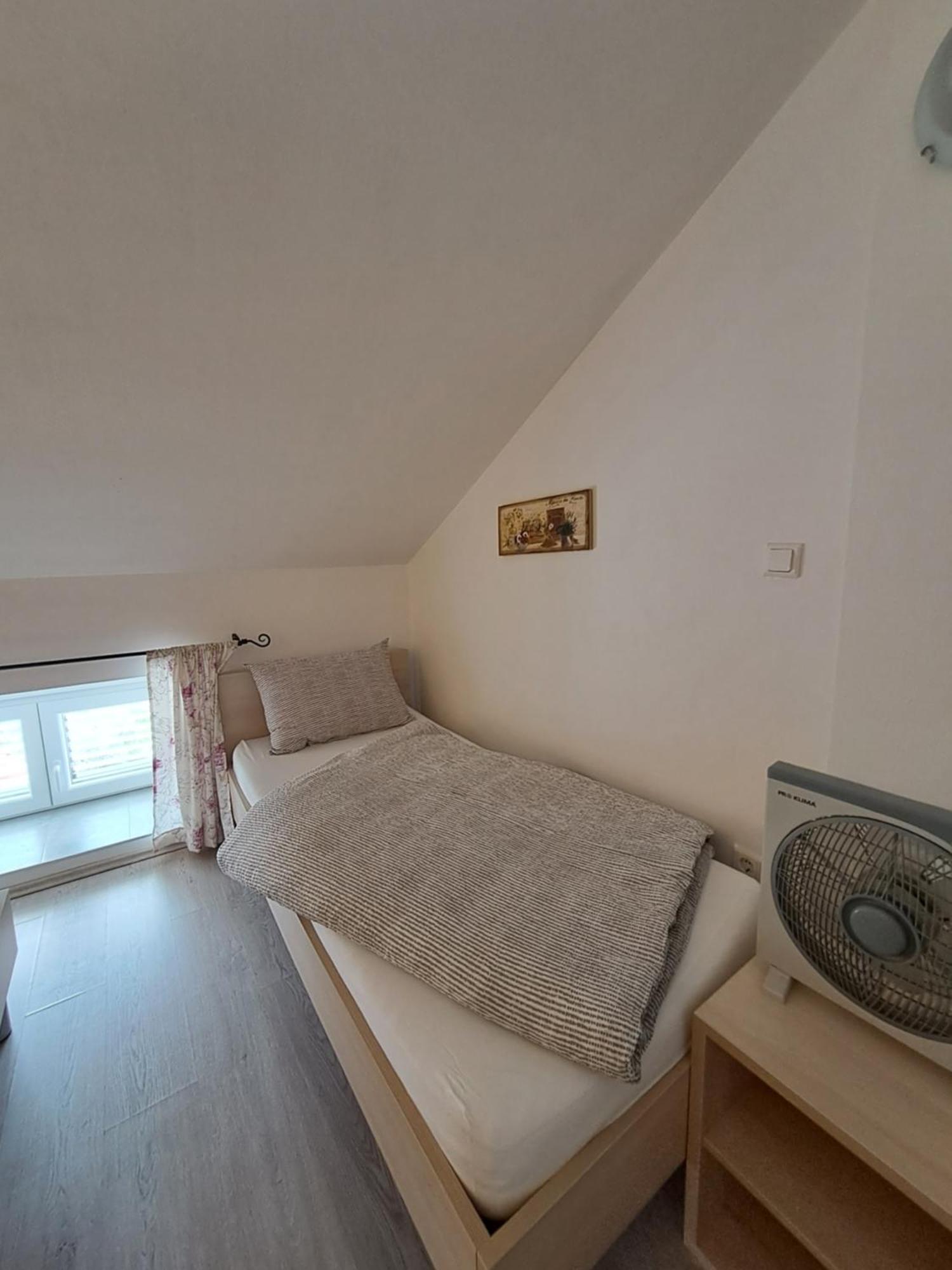 Appartement Greta à Vrbnik Extérieur photo